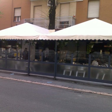 Punto Tenda Online Coperture Modena. Vendita, produzione e montaggio di coperture esterne per locali pubblici.